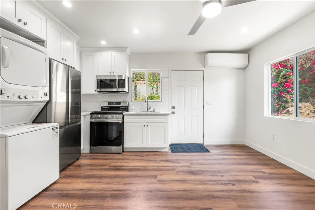 215 E Sierra Madre Avenue