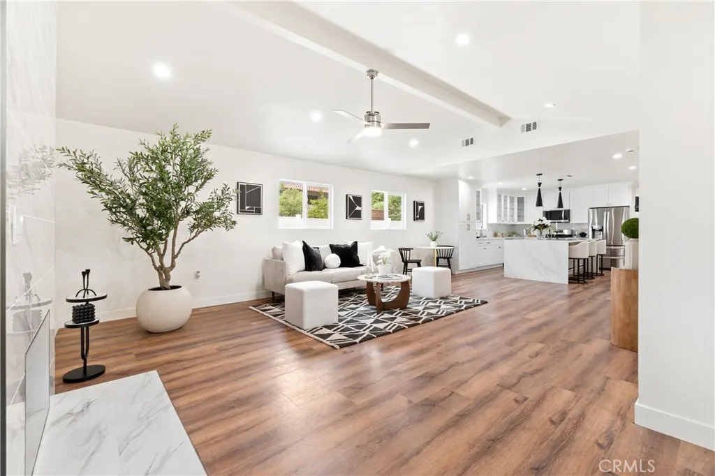 215 E Sierra Madre Avenue