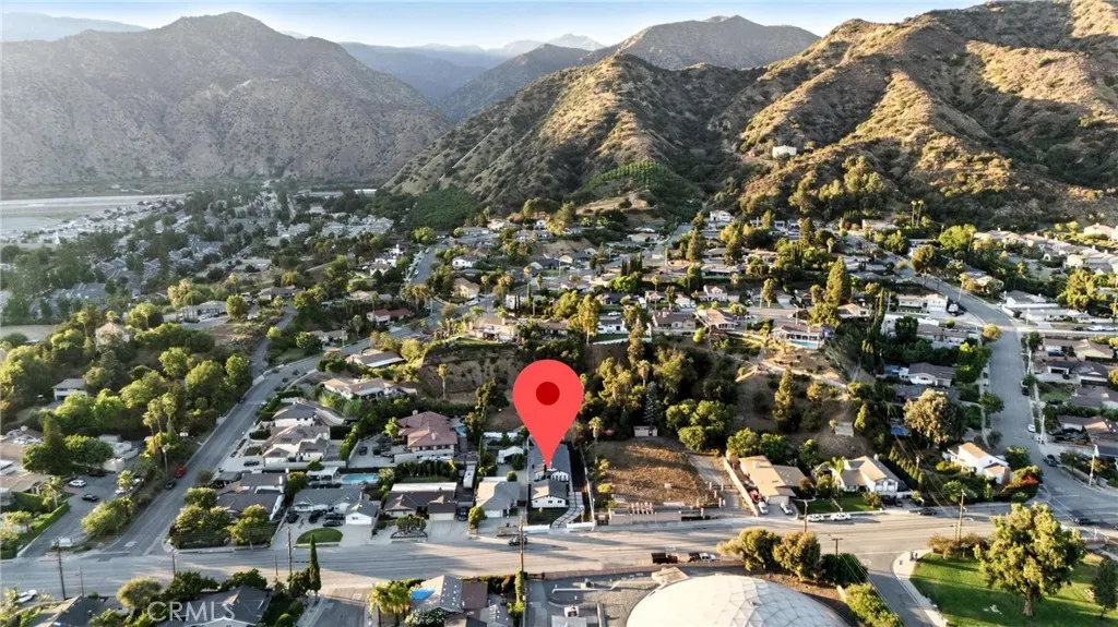 215 E Sierra Madre Avenue