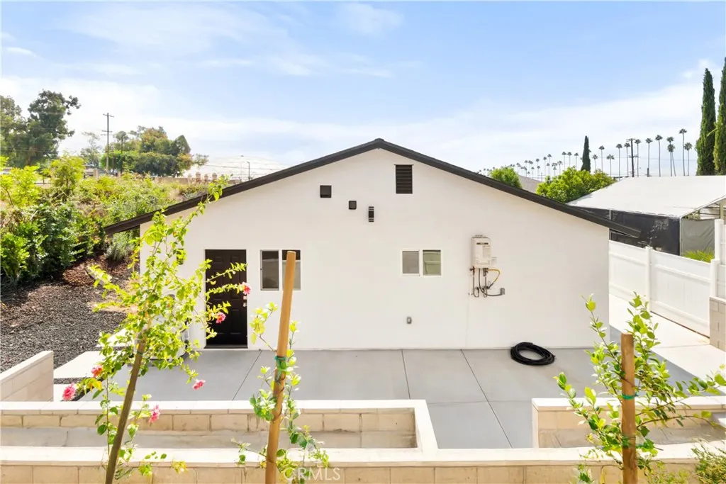 215 E Sierra Madre Avenue