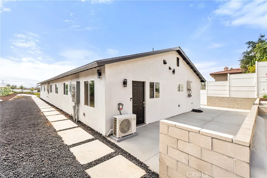 215 E Sierra Madre Avenue