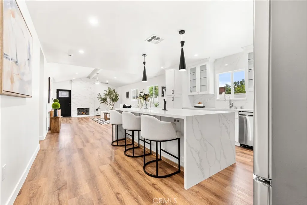 215 E Sierra Madre Avenue