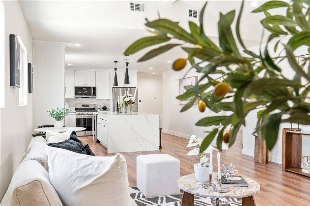 215 E Sierra Madre Avenue