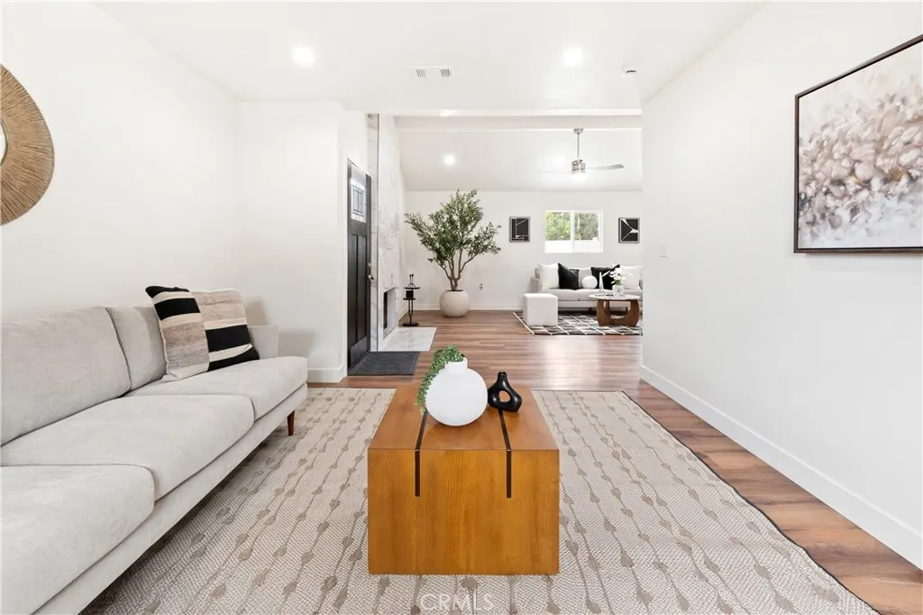215 E Sierra Madre Avenue