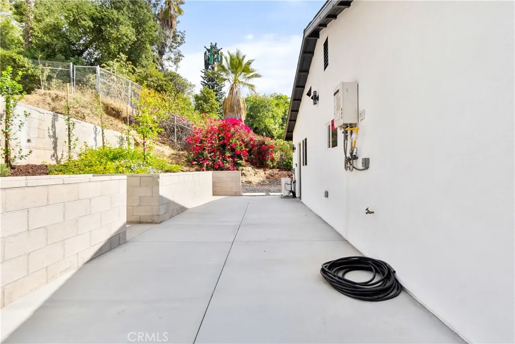 215 E Sierra Madre Avenue