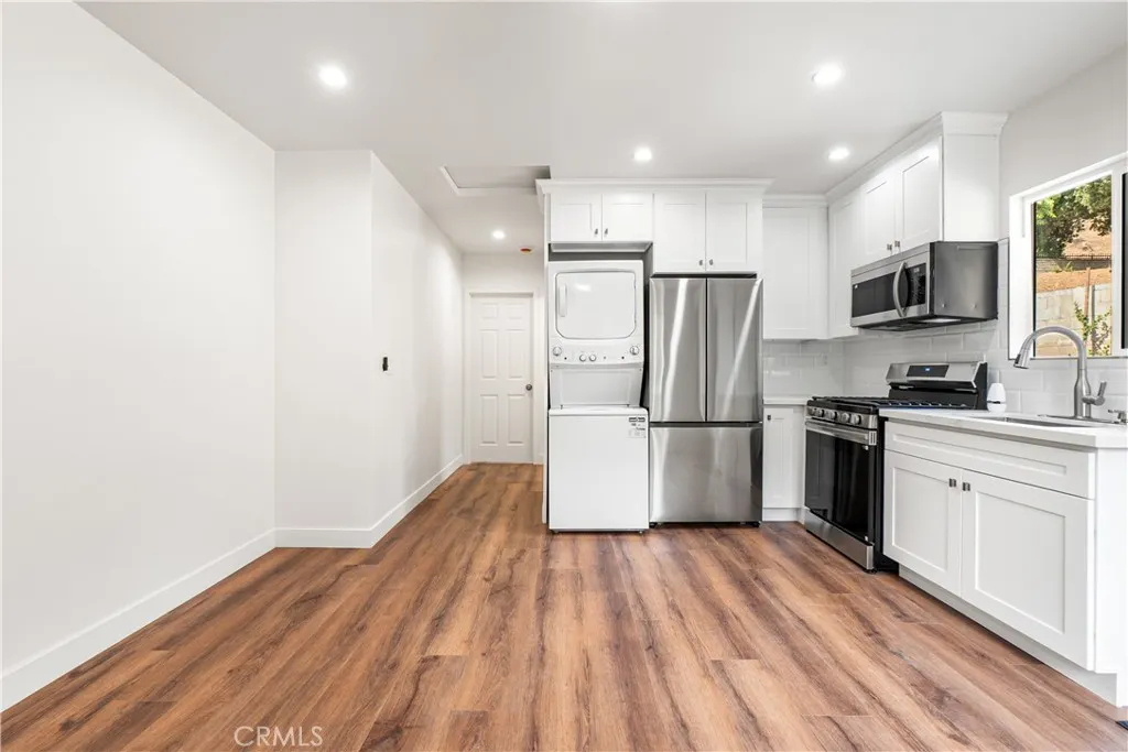 215 E Sierra Madre Avenue