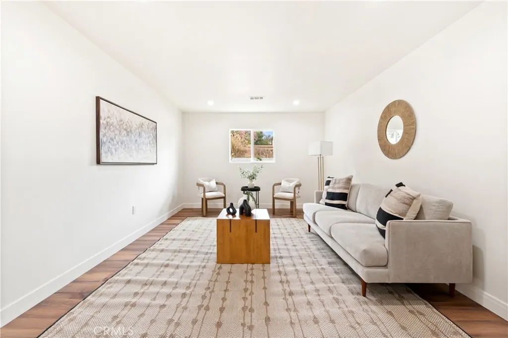 215 E Sierra Madre Avenue