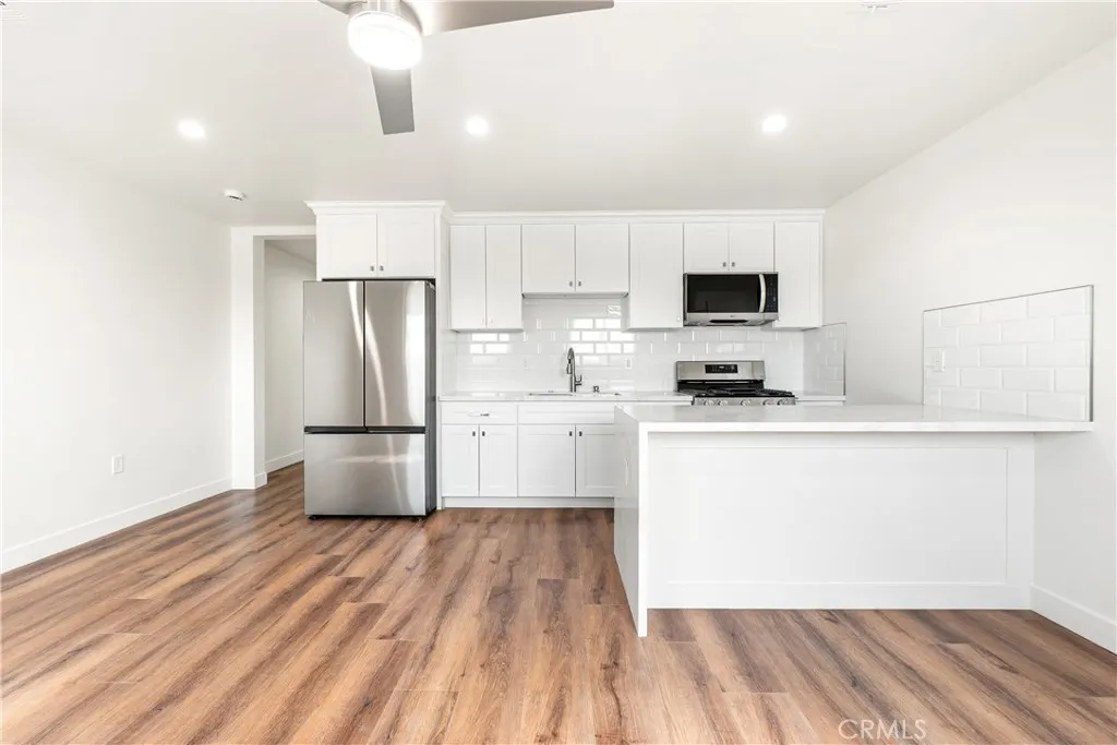 215 E Sierra Madre Avenue