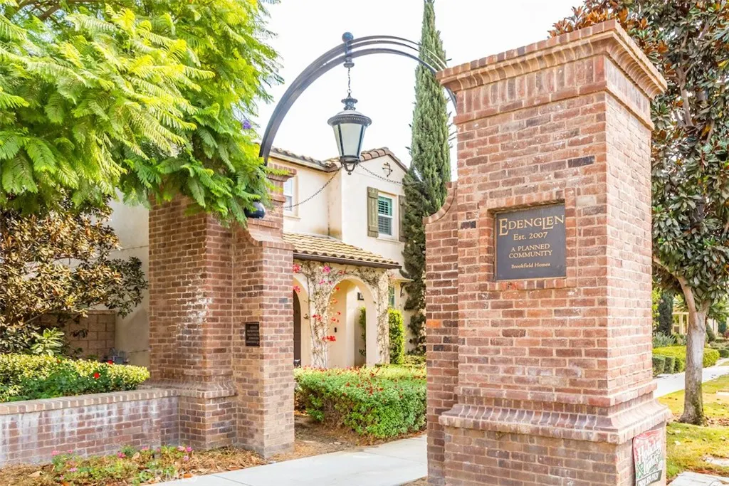 3939 E. KENYON PASEO