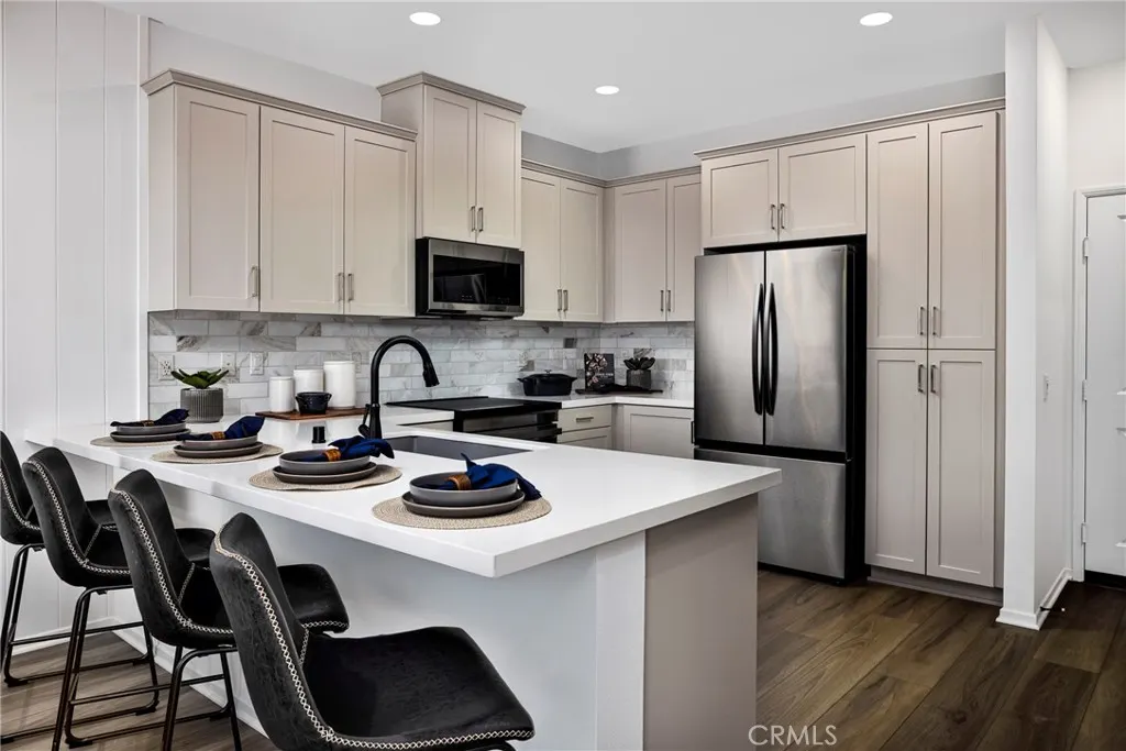 3931 E. KENYON PASEO