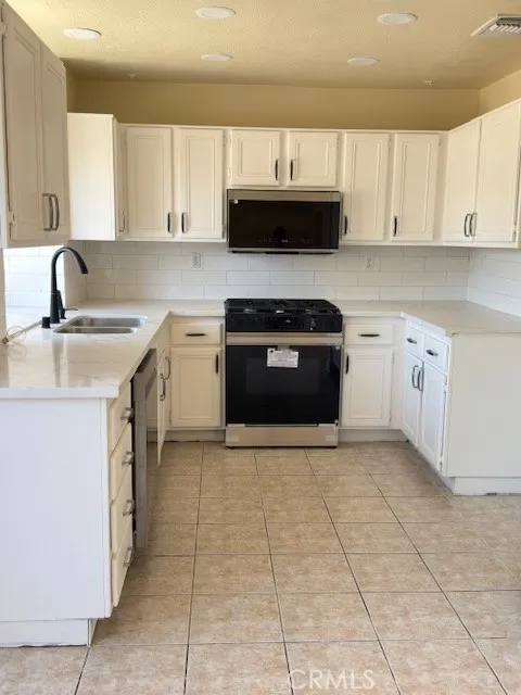 4444 Merle St
