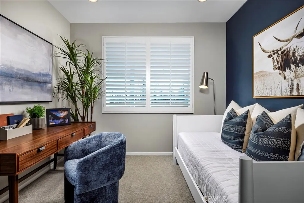 3929 E. KENYON PASEO