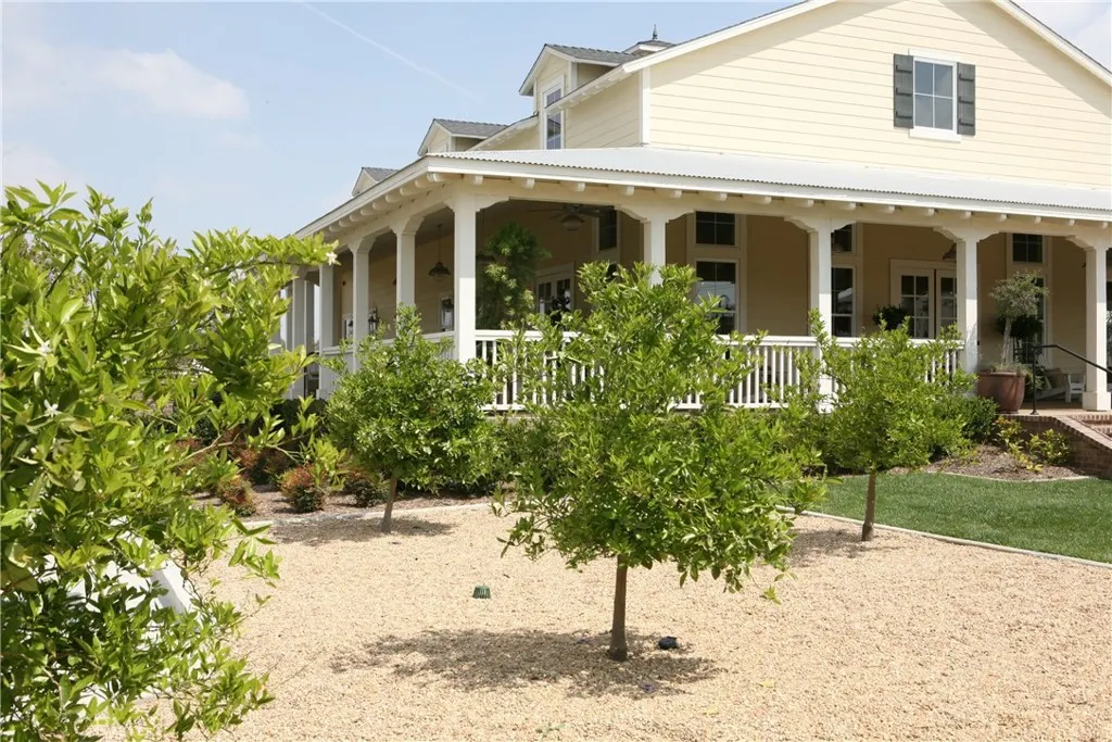 3929 E. KENYON PASEO