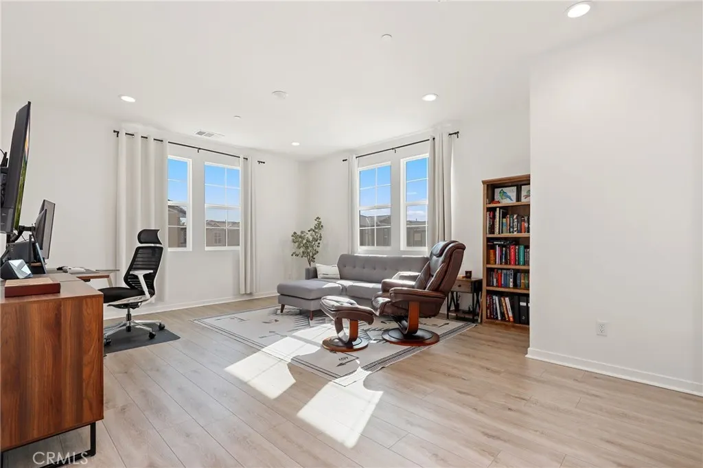2983 2983 E Halton Paseo