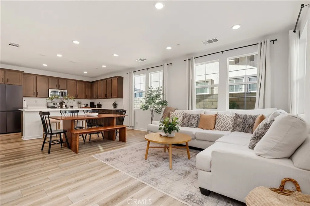 2983 2983 E Halton Paseo
