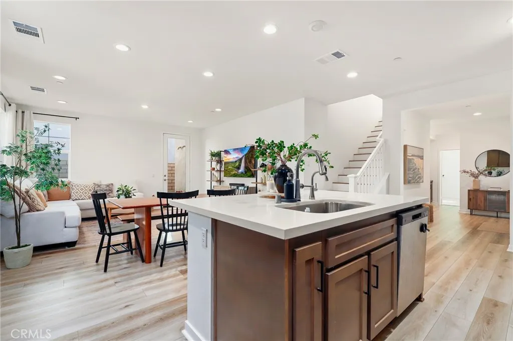 2983 2983 E Halton Paseo
