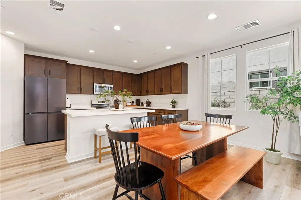 2983 2983 E Halton Paseo