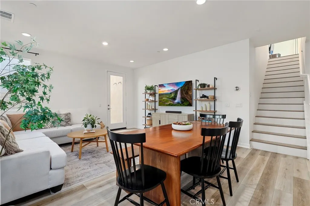 2983 2983 E Halton Paseo