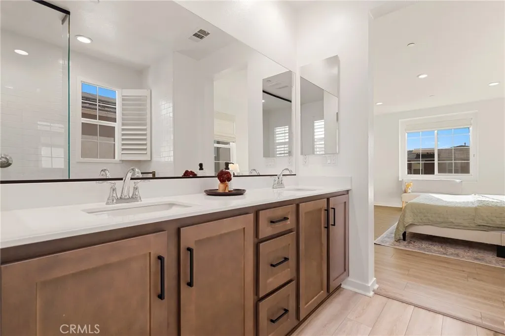 2983 2983 E Halton Paseo