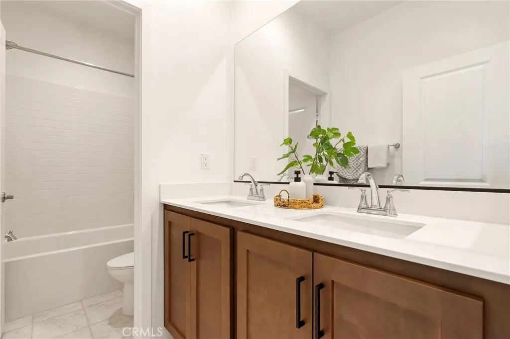 2983 2983 E Halton Paseo