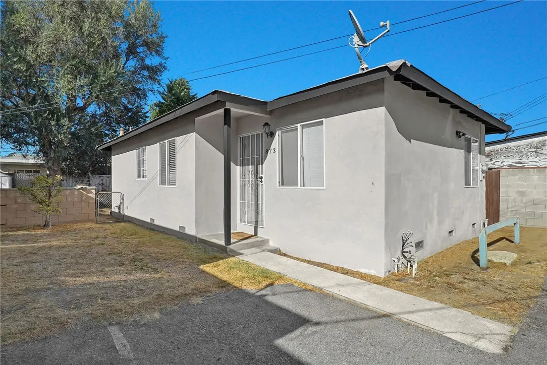 871 W Wilson