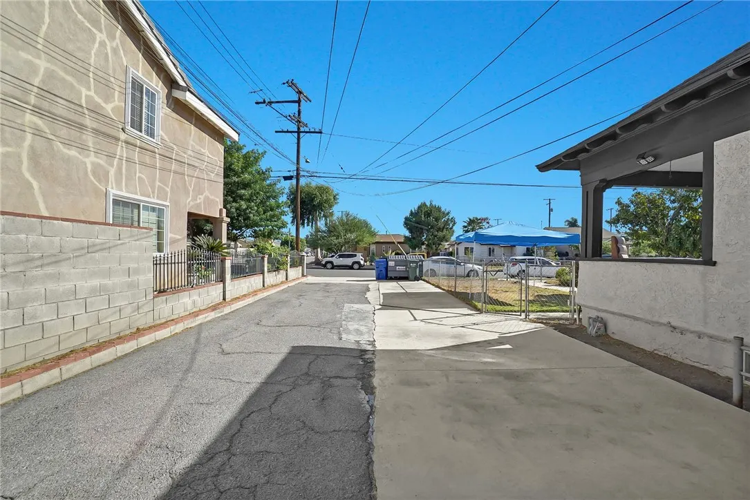 871 W Wilson