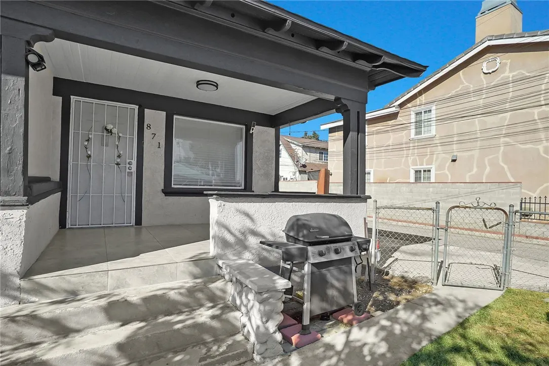 871 W Wilson