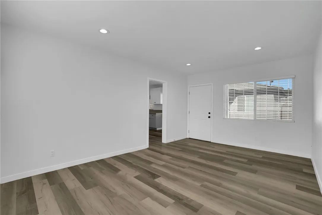 871 W Wilson