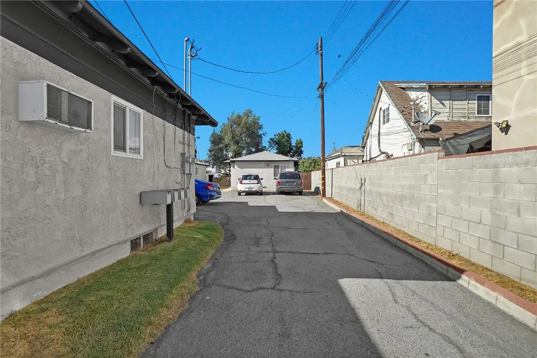 871 W Wilson