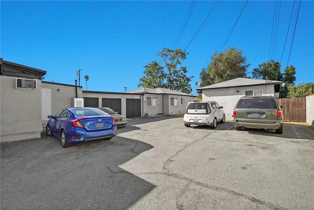 871 W Wilson