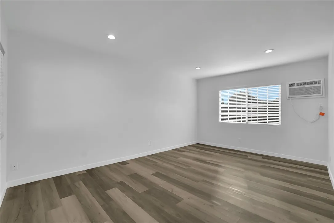 871 W Wilson