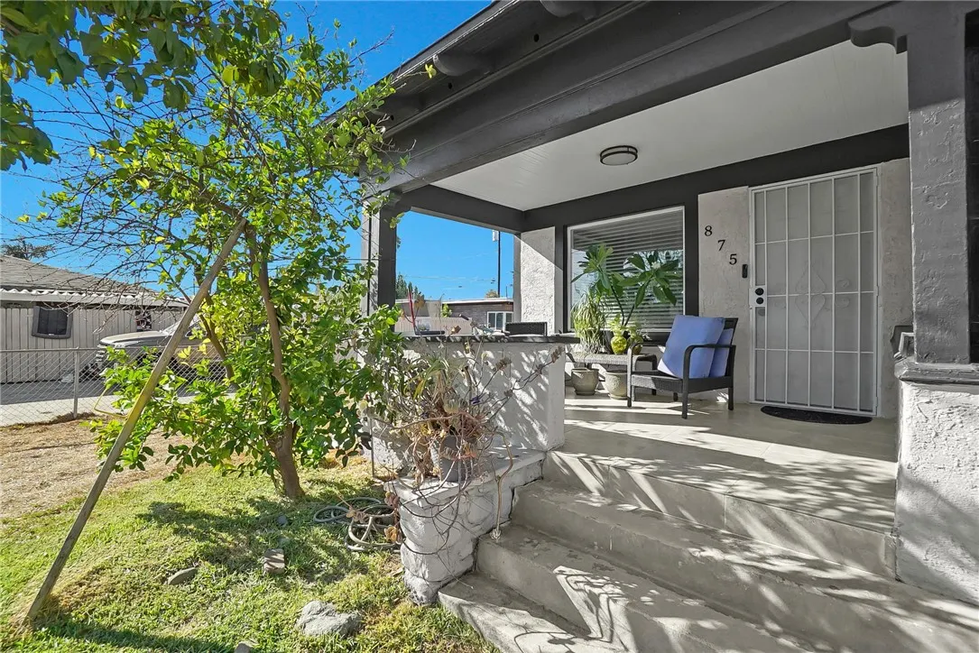 871 W Wilson