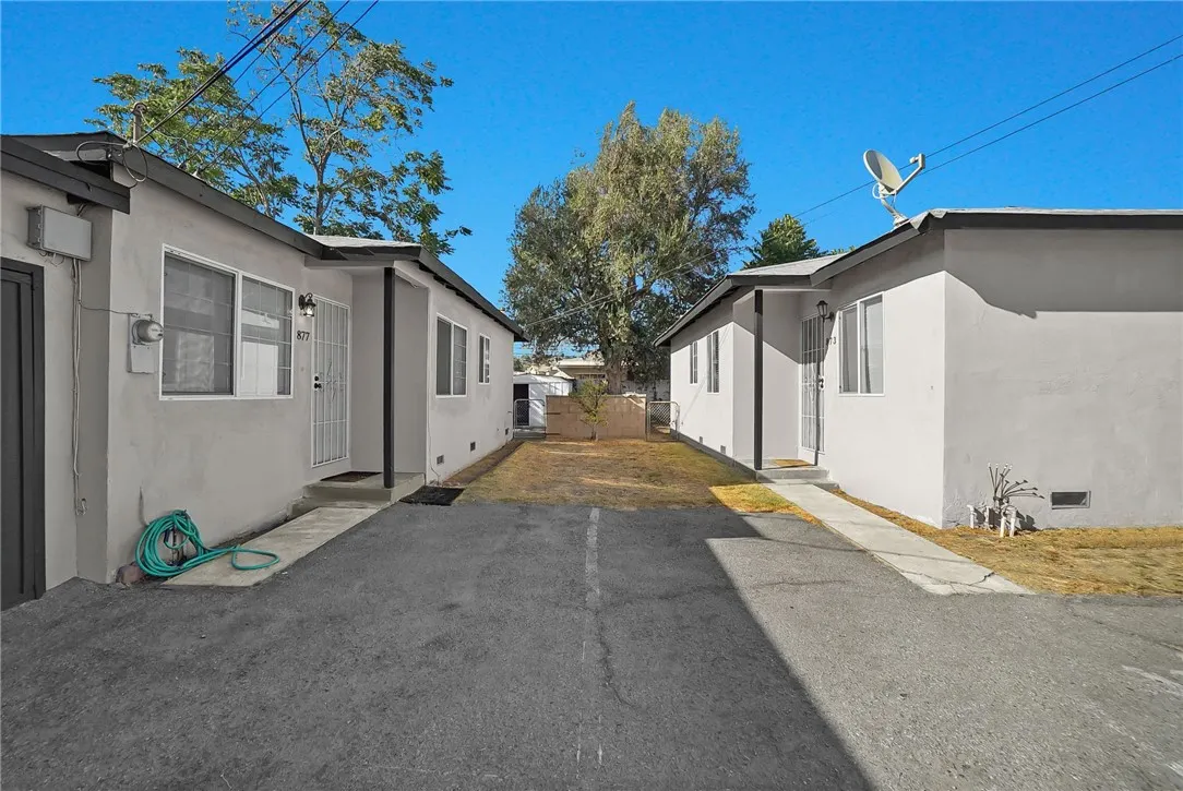 871 W Wilson