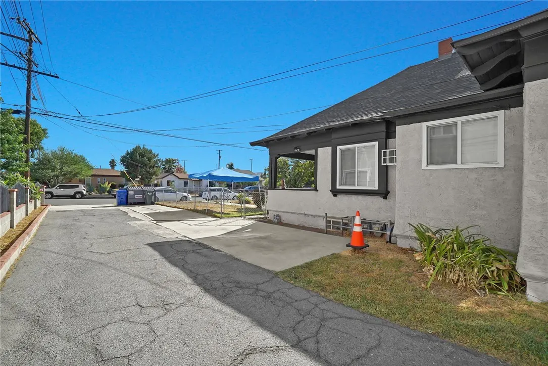 871 W Wilson