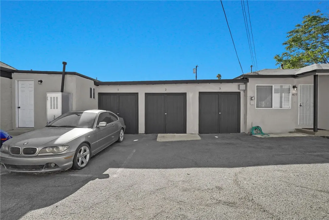 871 W Wilson