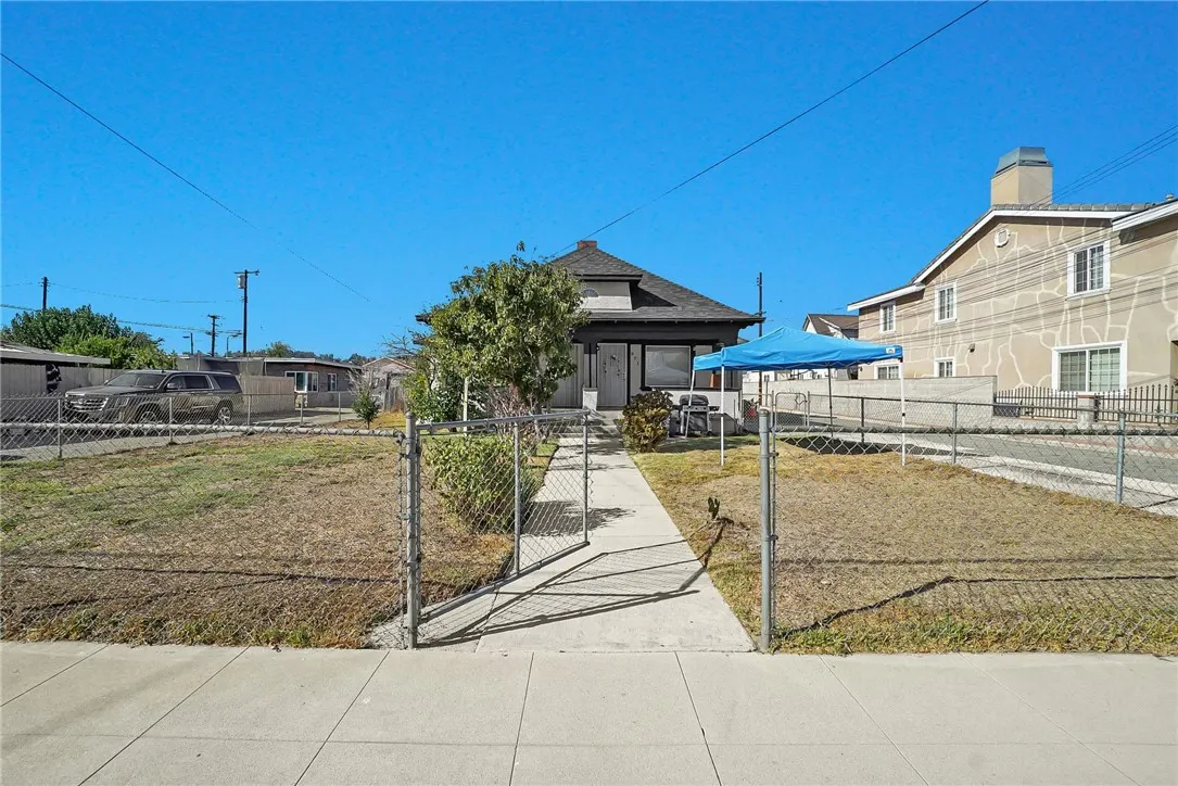 871 W Wilson