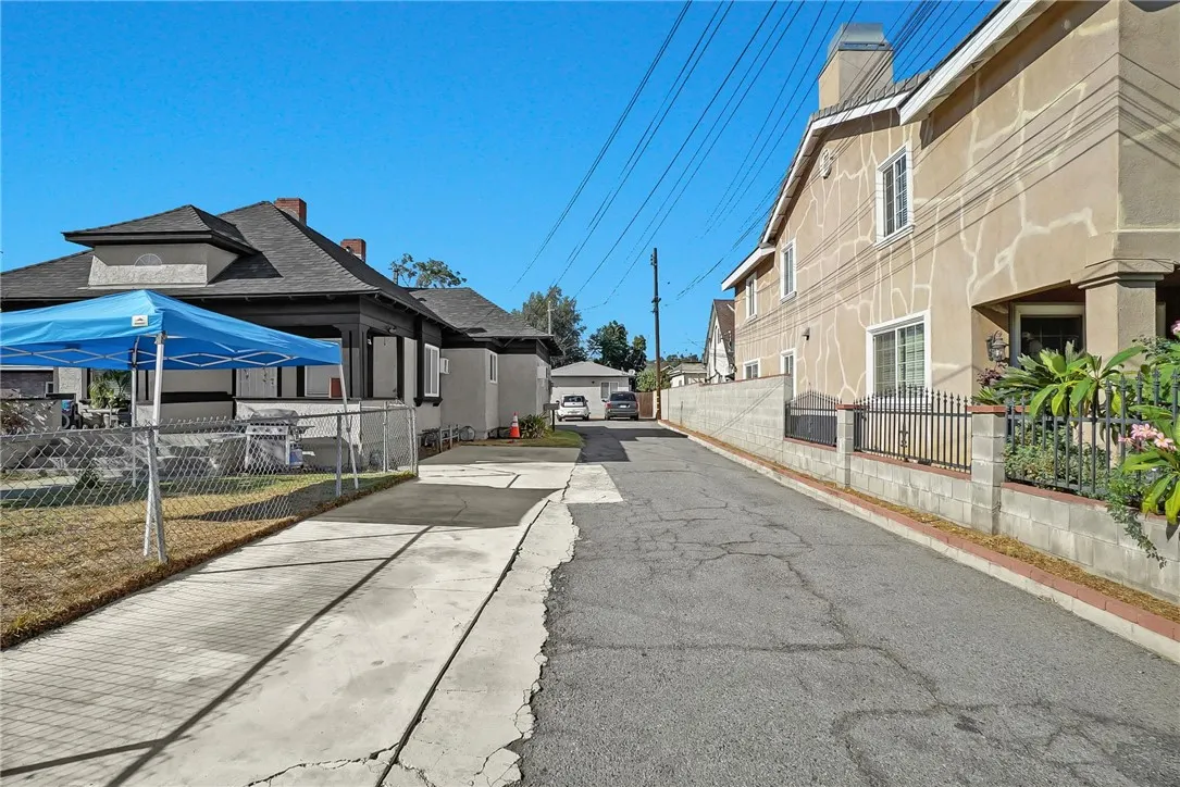 871 W Wilson