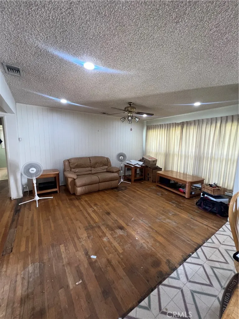 1319 W Eckerman Avenue