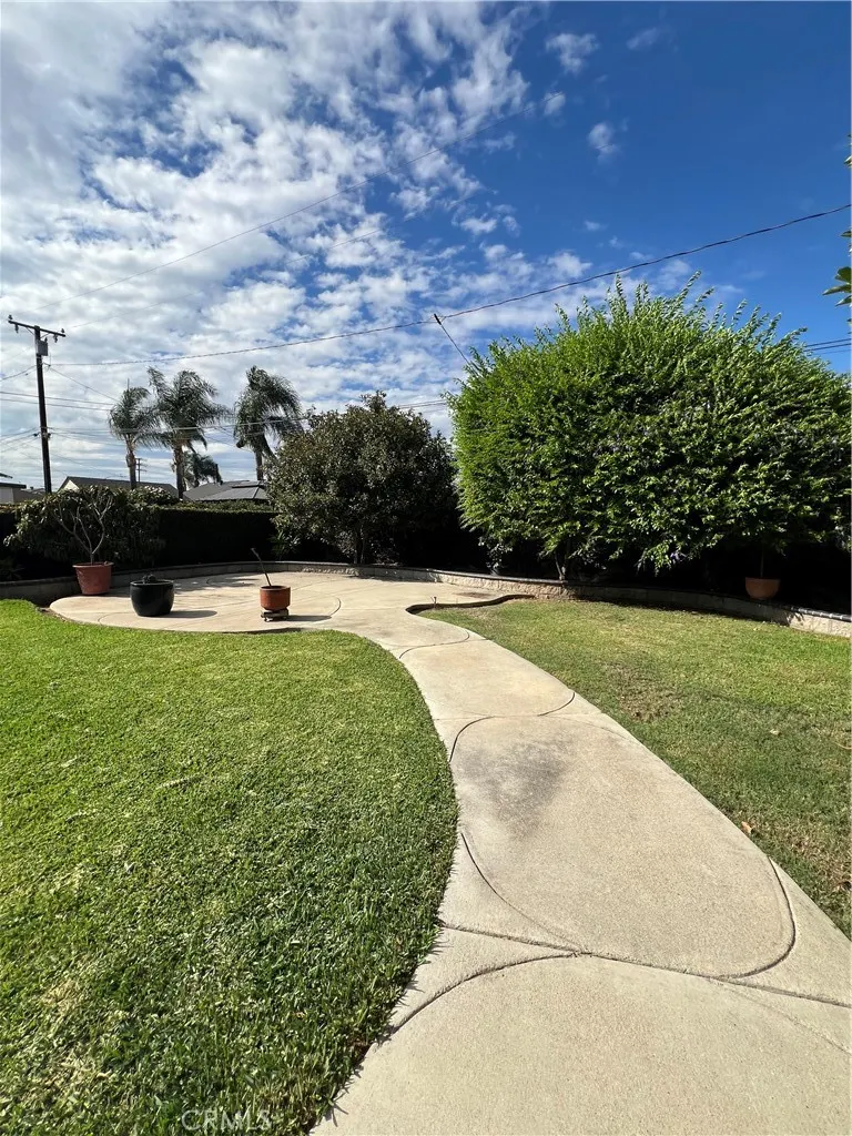 1319 W Eckerman Avenue
