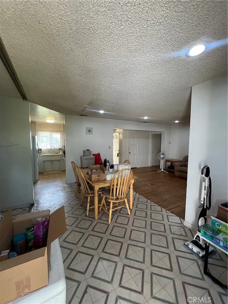 1319 W Eckerman Avenue