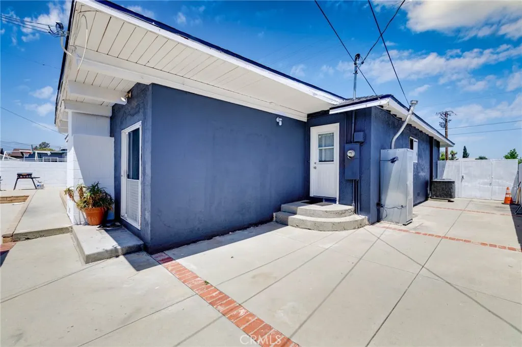 235 S Azusa