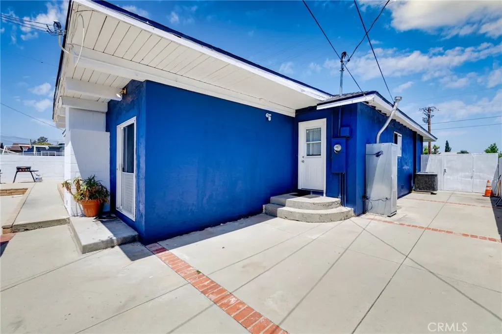 235 S Azusa