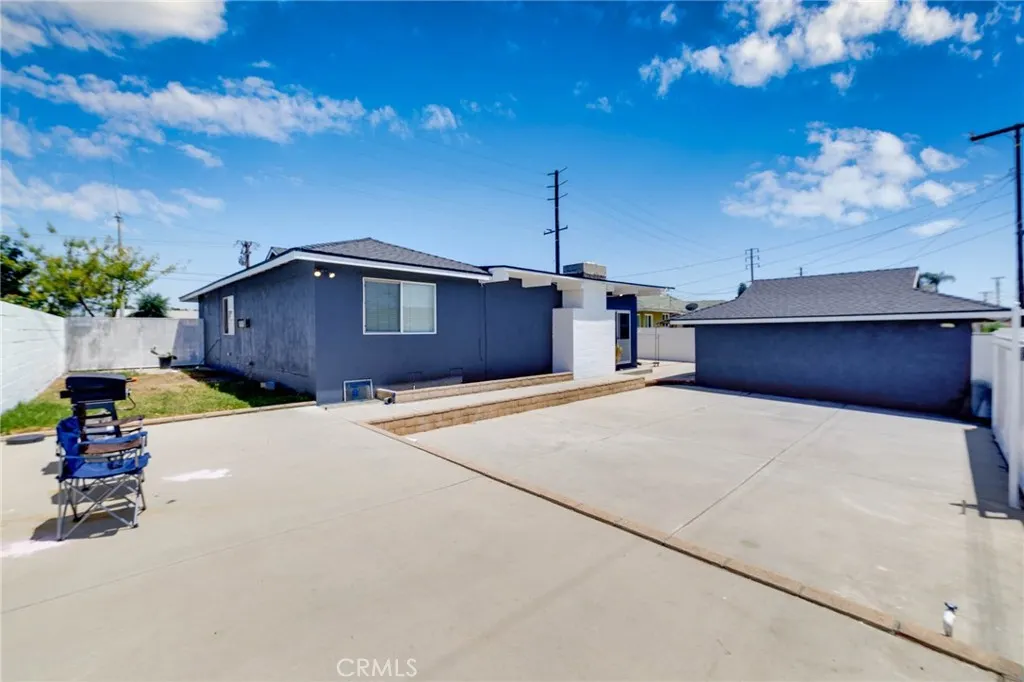 235 S Azusa