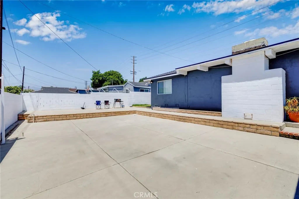 235 S Azusa