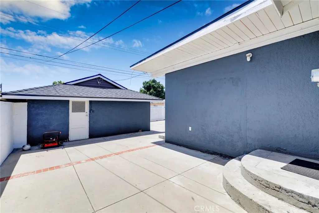 235 S Azusa
