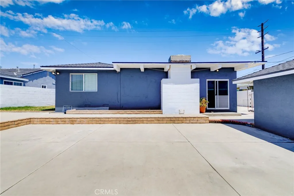 235 S Azusa