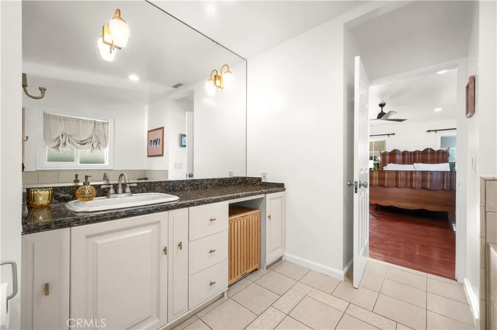 213 S Meadow