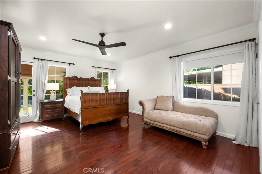 213 S Meadow