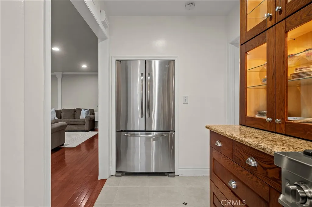 213 S Meadow
