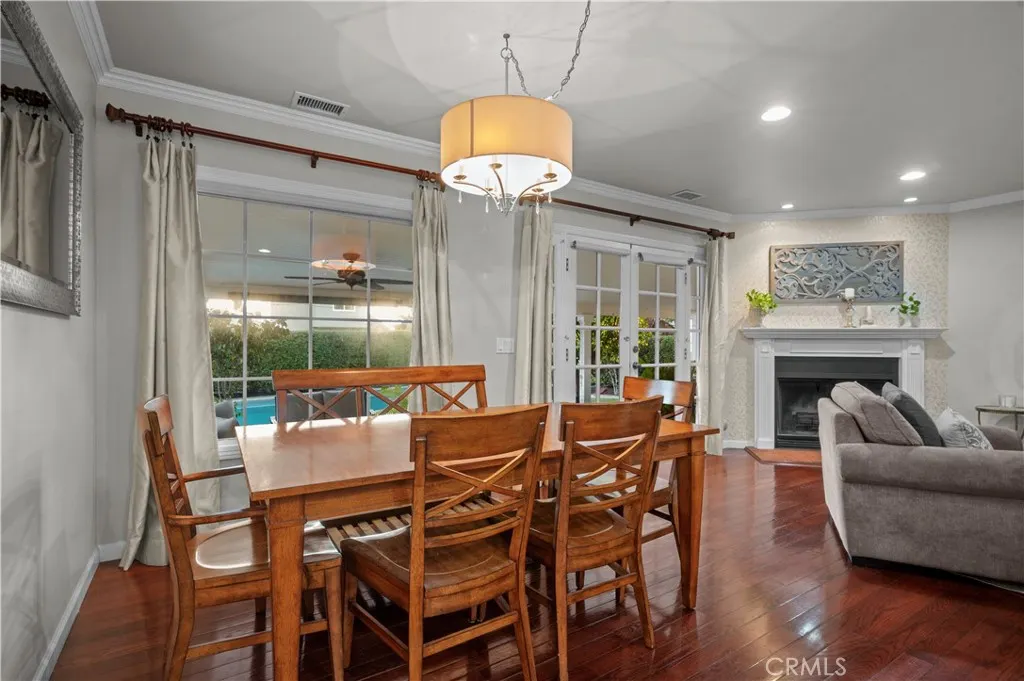 213 S Meadow